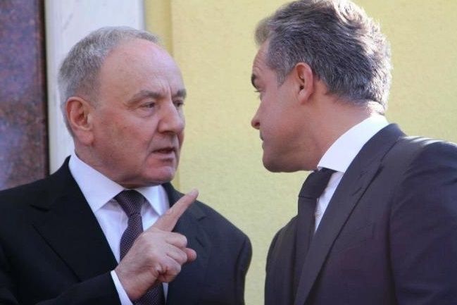 Николае Тимофти и Владимир Плахотнюк.