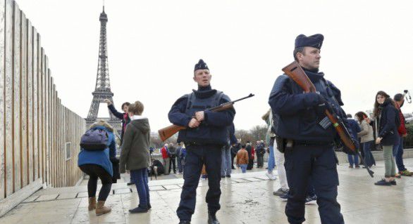 Franţa a introdus starea de urgenţă după atentatele comise la Paris în noiembrie 2015, soldate cu 130 de morţi.