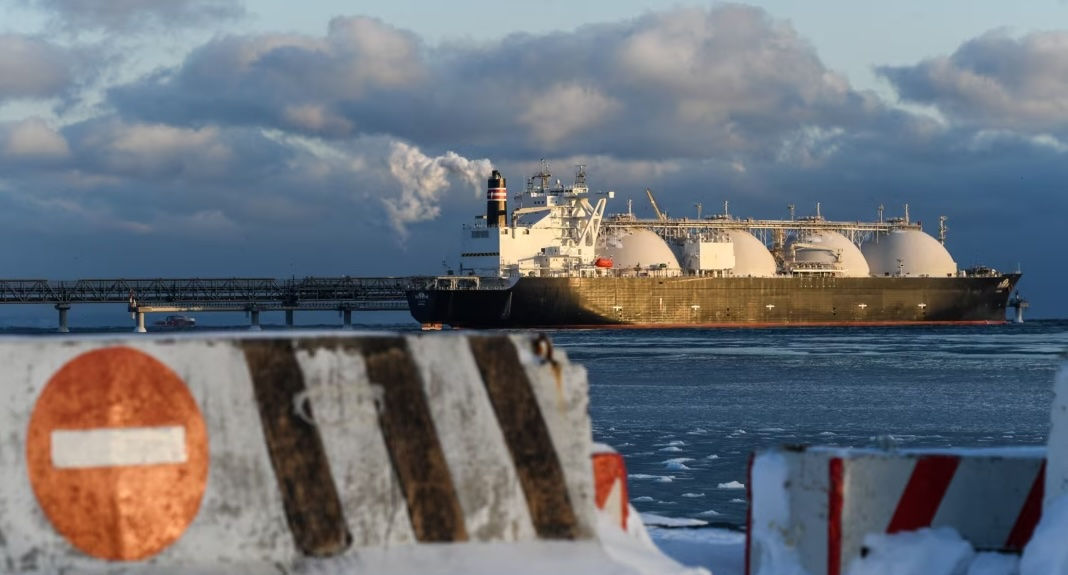 Surse: UE va aplica sancțiuni firmelor care au eliberat pavilioane false pentru petrolierele flotei din umbră.