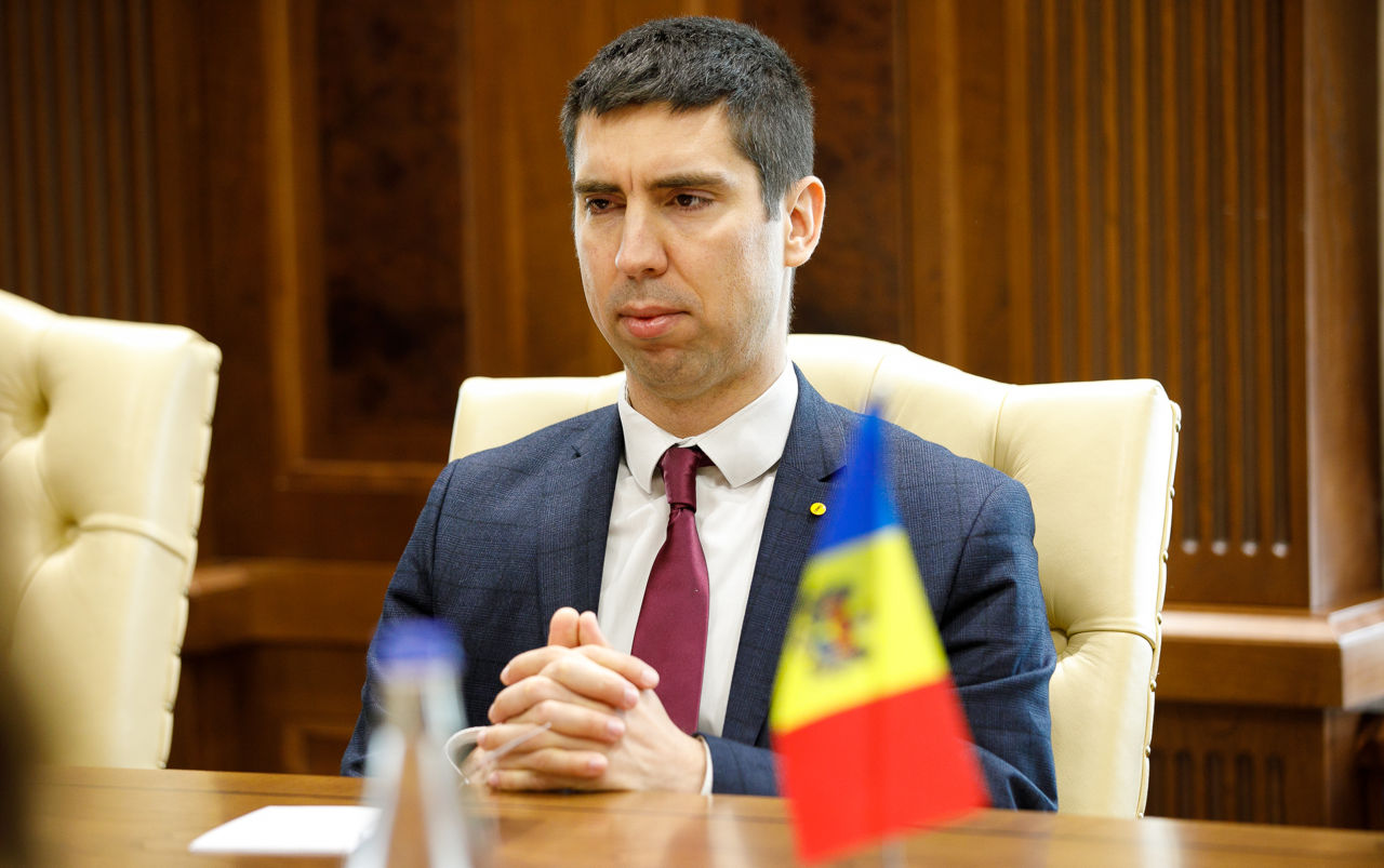 Председатель фракции ПДС в парламенте Михай Попшой.