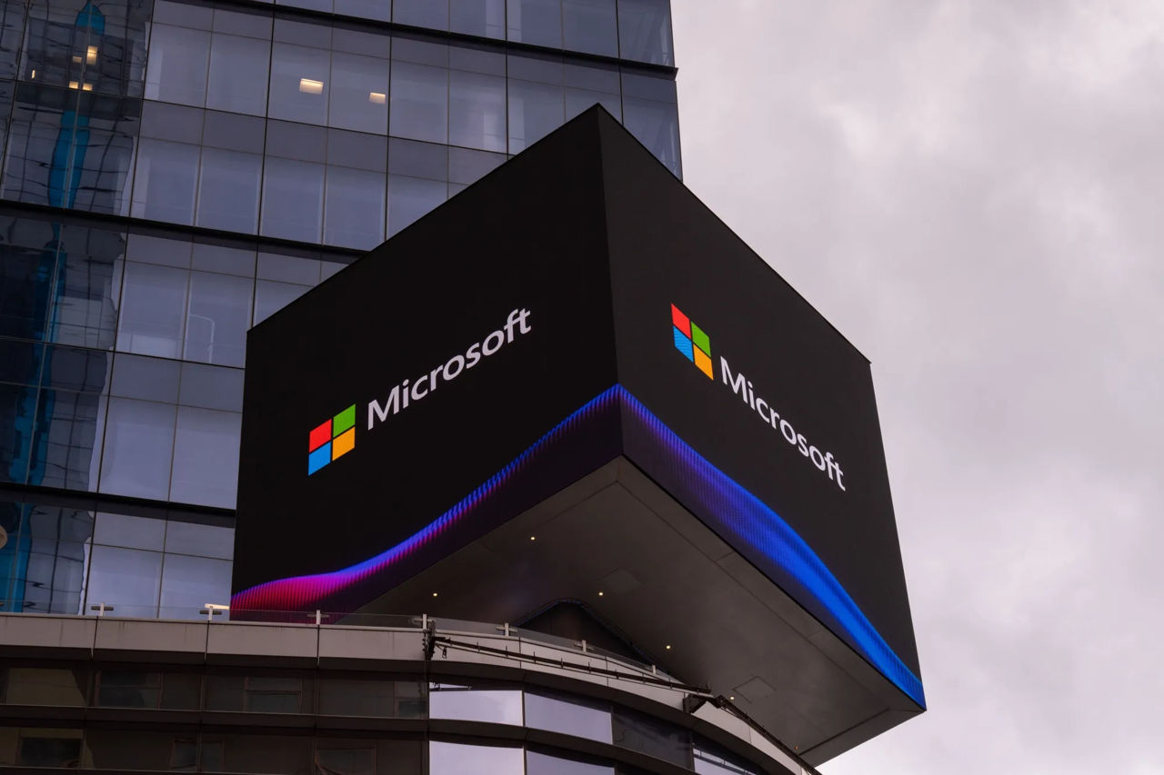 Microsoft инвестировала $9,7 млрд в австралийский стартап IREN.
