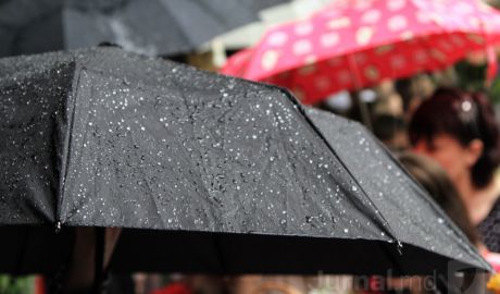 Meteorologii anunţă pentru această săptămână cer predominant noros. Vor cădea precipitaţii, însoţite de descărcări electrice.