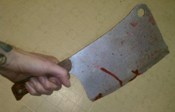 O femeie din Rusia şi-a decapitat iubitul după ce s-a îmbătat. 