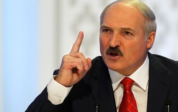 Лукашенко считает войну с памятниками в соседних странах "полным идиотизмом".