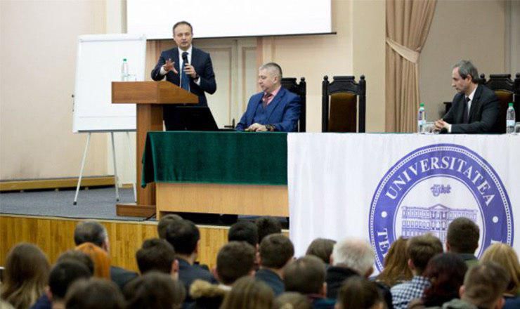 Candu a discuta cu studenții: Ce subiecte îi interisează pe tineri