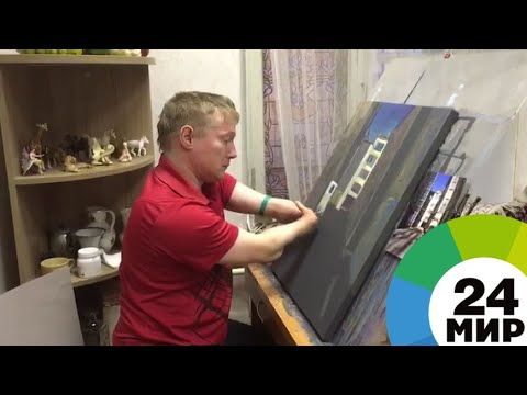 Замешивать темперу на палитре и грунтовать холст Иван Галаничев предпочитает сам.