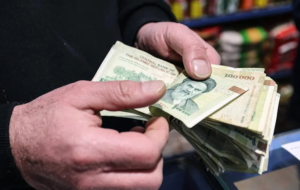 Autoritățile din Iran oferă cetățenilor plăți de șapte dolari pe lună, în contextul protestelor de amploare.