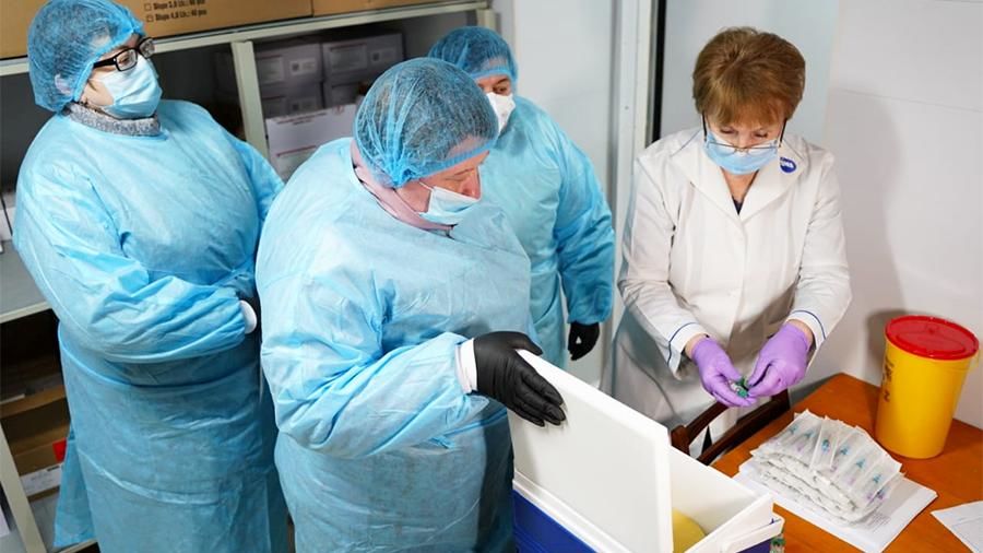 В Украине за сутки вакцинировали от коронавируса более 1700 человек.
