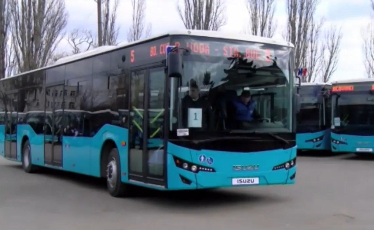 Новые автобусы начали курсировать по столице.