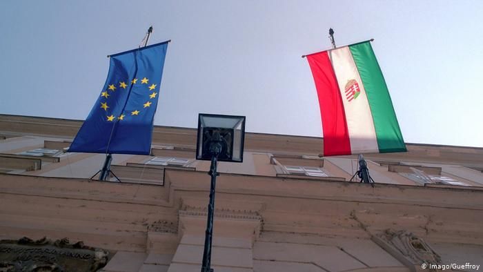 Еврокомиссия подала в суд на власти Венгрии.