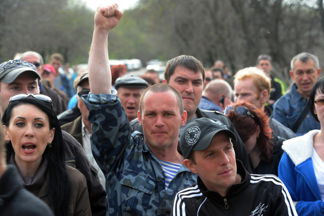 На востоке страны не прекращаются митинги сторонников федерализации Украины. Фото: slon.ru