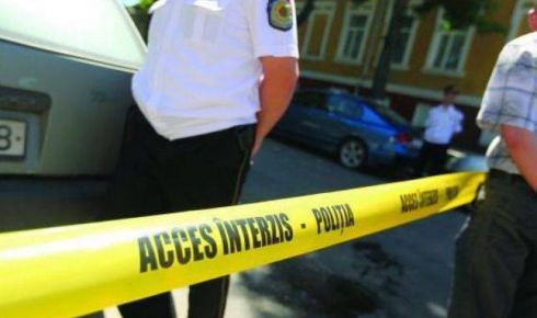 În urma impactului, pietonul, identitatea căruia încă nu a fost stabilită, a decedat.