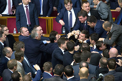 По словам депутата, на момент исчезновения в папке было 127 подписей.