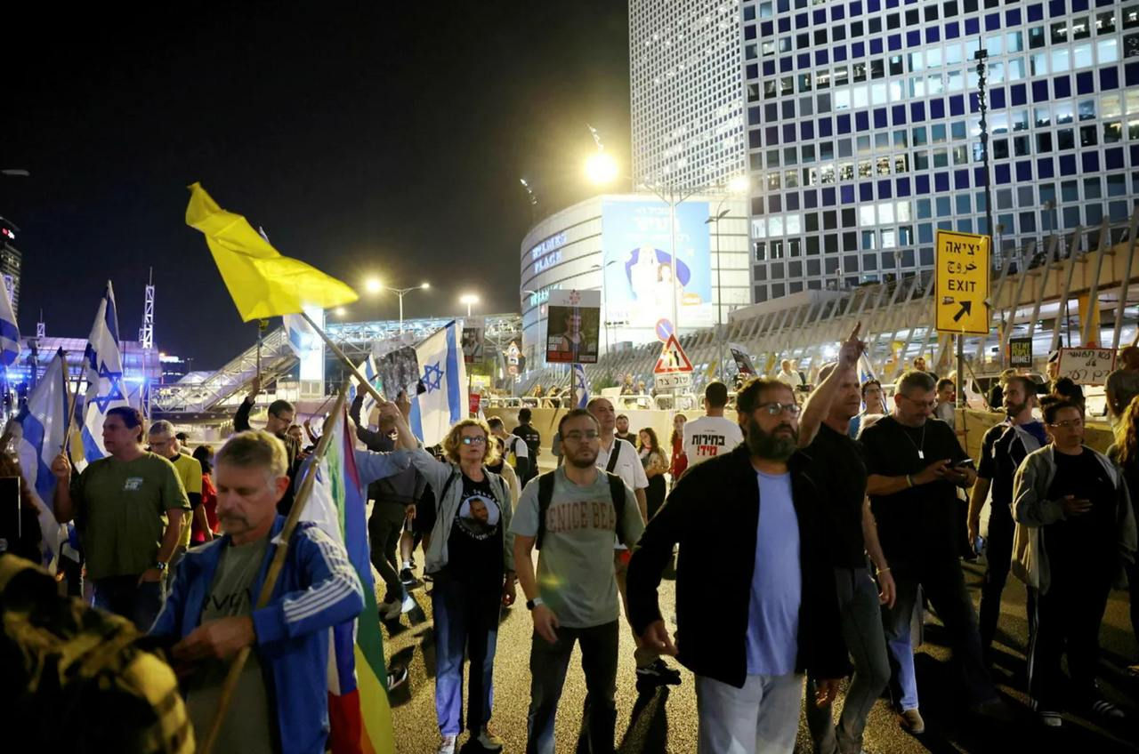 В Израиле после отставки главы Минобороны начались акции протеста.