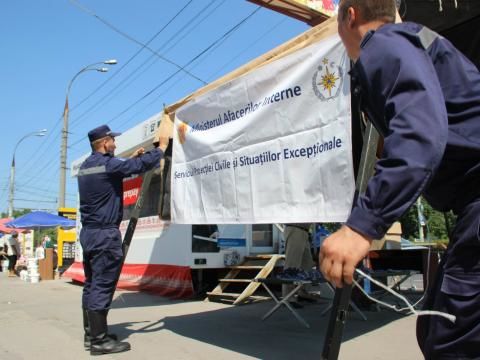 Salvotorii au reinstalal corturile anticaniculă în țară