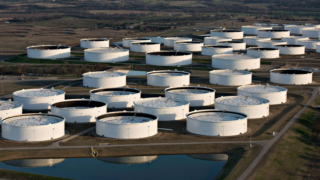 Запасы нефти в США за неделю увеличились на 9,9 млн баррелей.