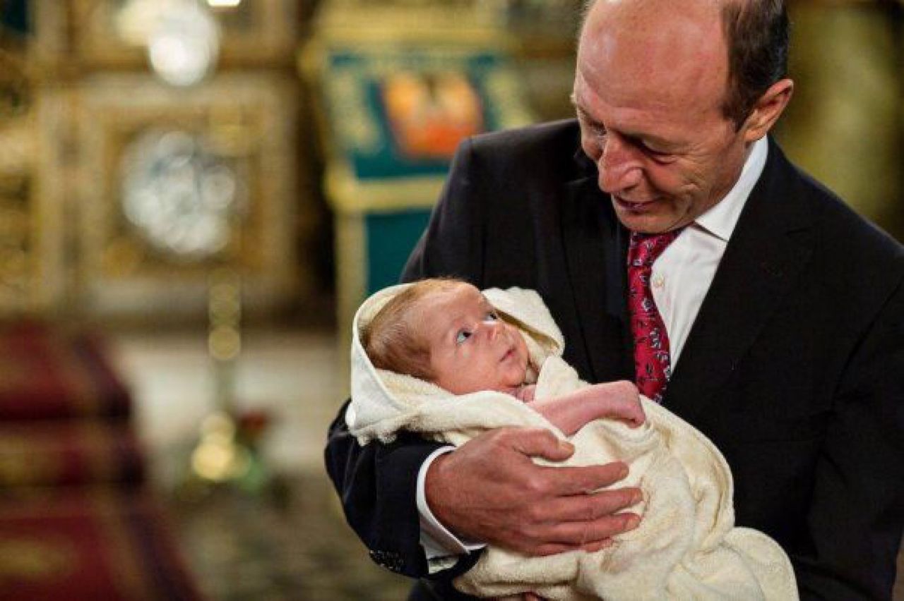Nepotul lui Traian Băsescu a împlinit 3 ani. Cum l-a felicitat