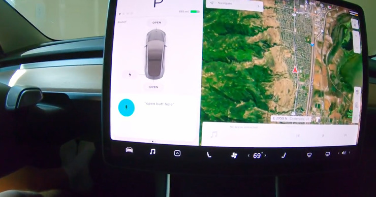 Tesla научили неприличной команде.