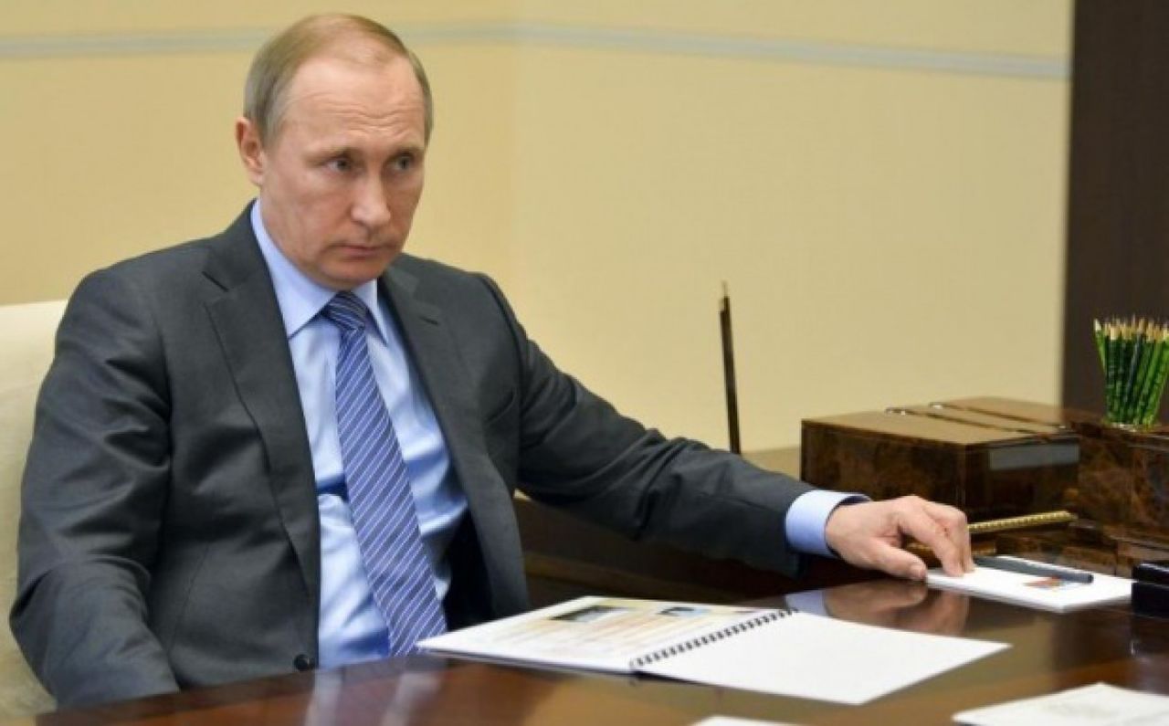 Putin mărește salariile rușilor cu 163 de euro în prag de alegeri