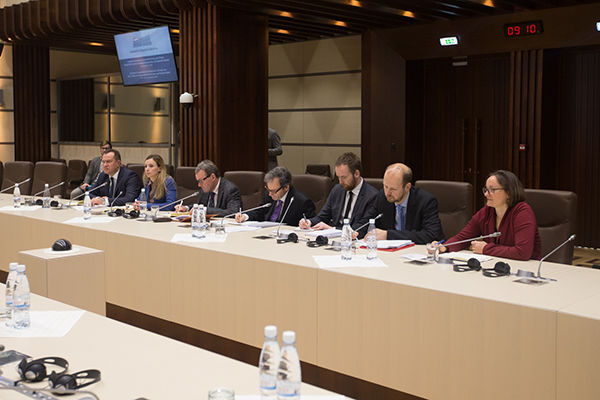 Comisia de la Veneția s-a întâlnit cu fracțiunile parlamentare