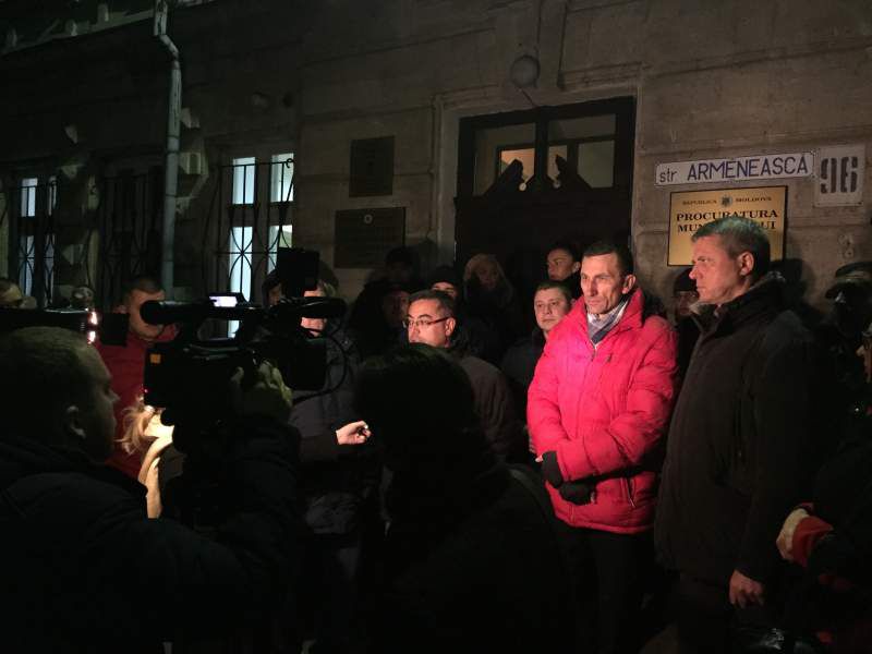 Руководство партии квалифицировало арест Гринку, как политически мотивированное.