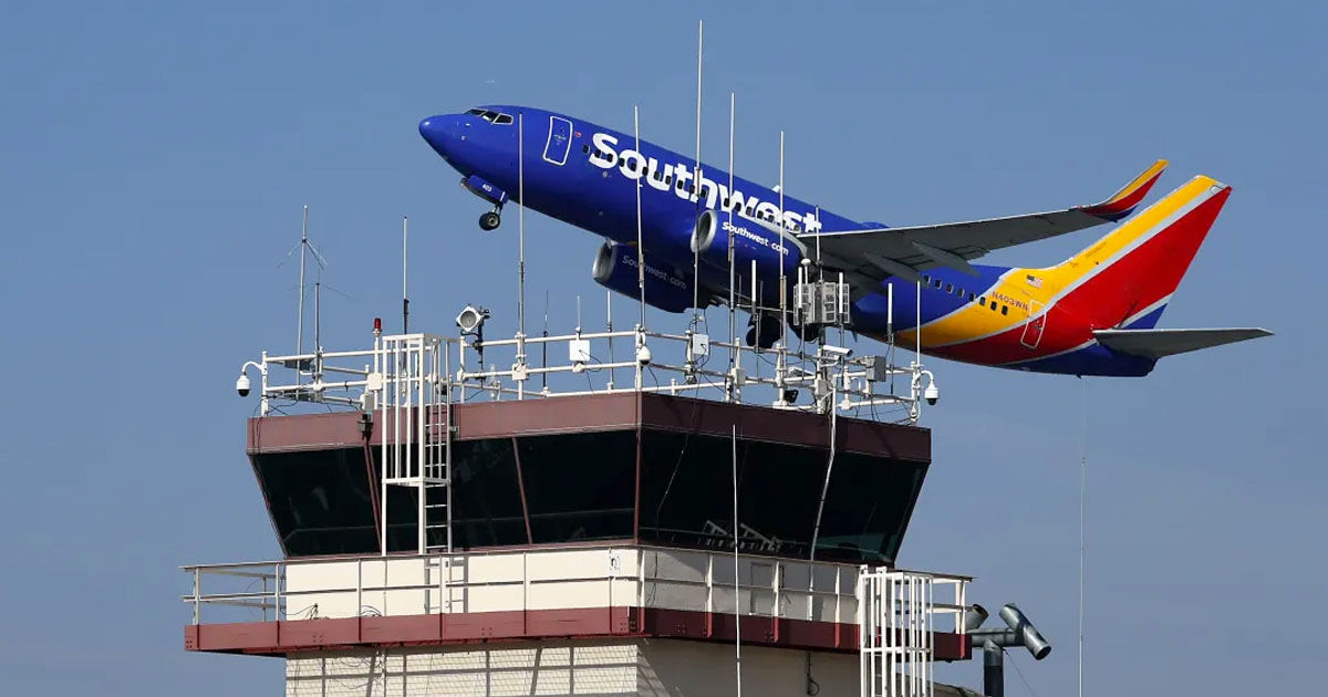 Un avion de pasageri Boeing, la un pas de a se ciocni cu o altă aeronavă în California.