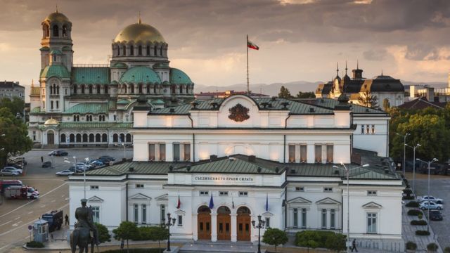 В Болгарии ослабят масочный режим для вакцинированных от COVID-19.