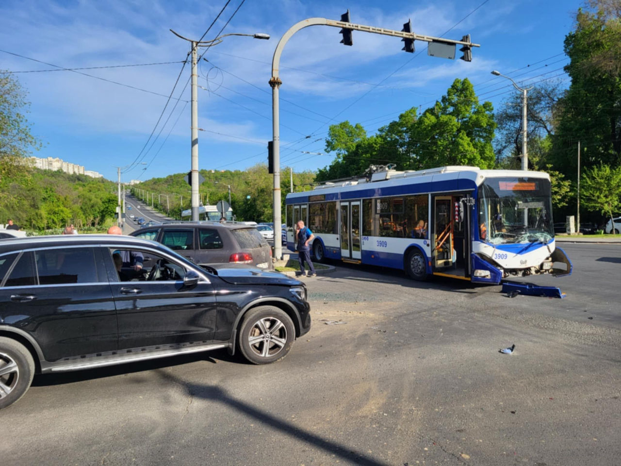 Accident în Capitală cu implicarea unui troleibuz cu pasageri.