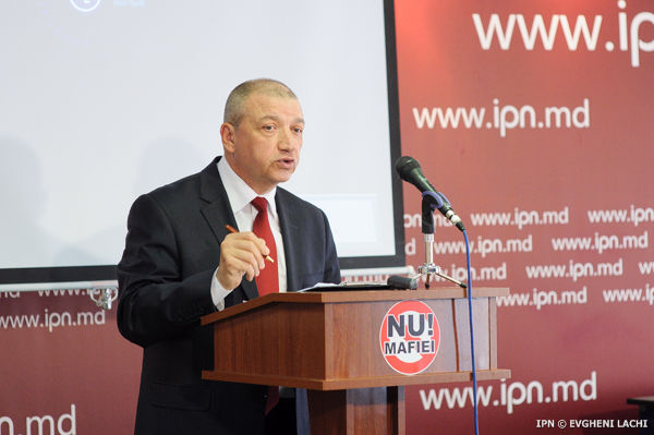 Liderul Mişcării Antimafie a menţionat că era foarte simplu ca Mihai Ghimpu să facă acest gest, ca să nu existe discuţii că s-au bătut pro-europenii între ei pentru PMAN. „