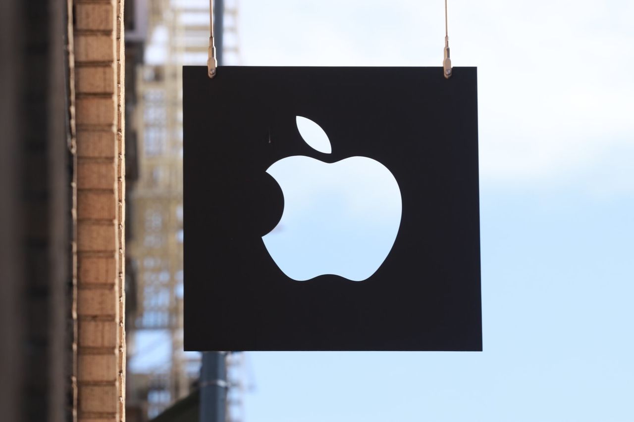 Apple в два раза снизила комиссию для небольших разработчиков. Фото: ixbt.com.