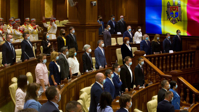 Парламент проголосовал за отставку пяти депутатов от PAS.
