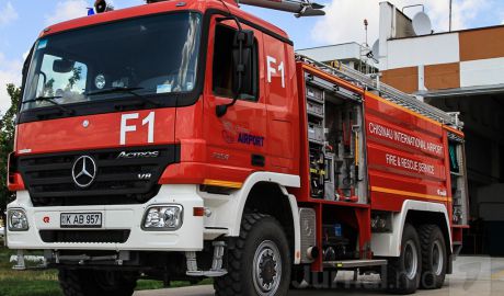 Acoperişul unei case a fost devastat de flăcări. Foto: jurnal.md