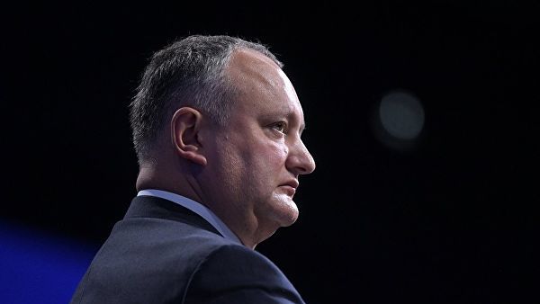 Додон намерен отменить ограничение на трансляцию российских телеканалов.