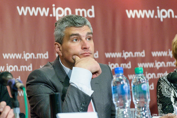 Слусарь рассказал о манипуляциях властей с пенсиями.