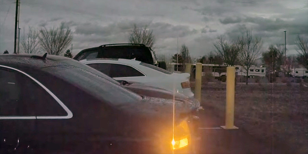 Штатная камера Tesla сняла землетрясение.