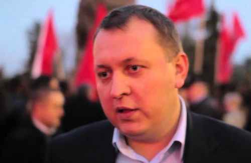 По словам Петренко, Плахотнюк захватывает ПКРМ и подчиняет себе руководство формирования, включая лидера партии Владимира Воронина.