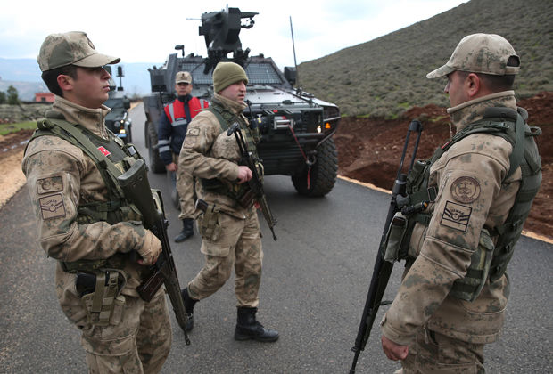 Turcia anunţă că a ucis peste 260 de luptători kurzi şi islamişti în Siria. Foto: AP Photo