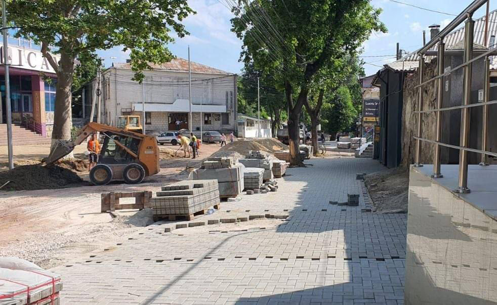 Продолжается ремонт улицы Тигина протяженностью 1,6 км.