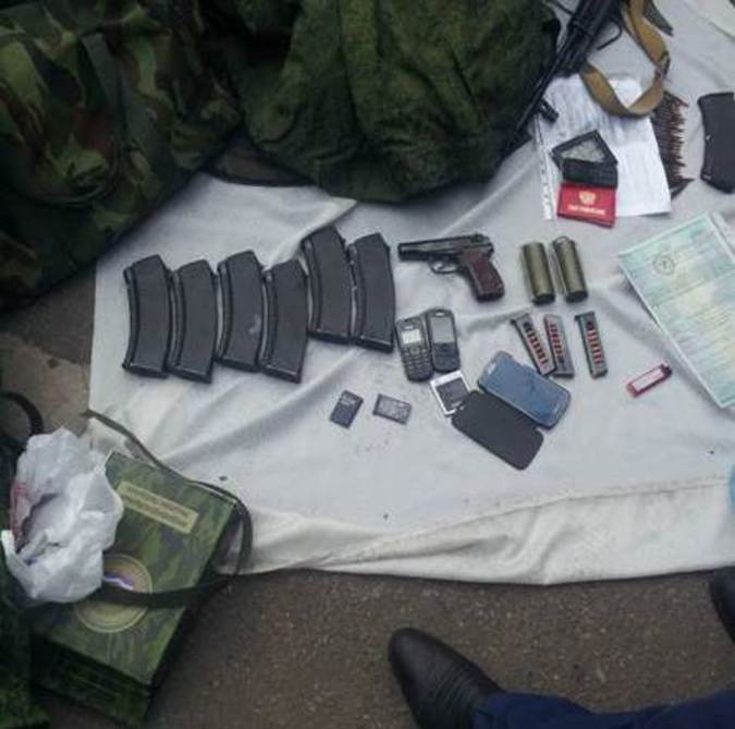 Пресс-служба СБУ накануне заявила о задержании 14 марта в районе временного пункта пропуска "Чонгар" сотрудника военной разведки вооруженных сил Российской Федерации.