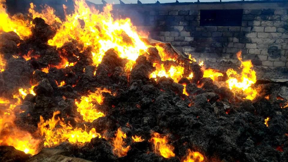 Incendiu la o fermă din Rezina: Un depozit, cuprins de flăcări