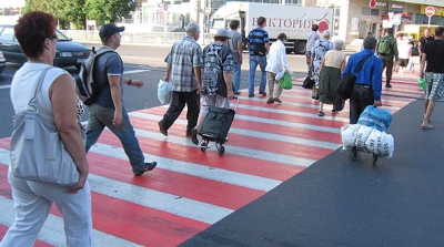 По словам властей, красно-белая разметка появилась на самых опасных перекрестках Ботаники, Чекан и центра столицы. Фото: citalka.livejournal.com