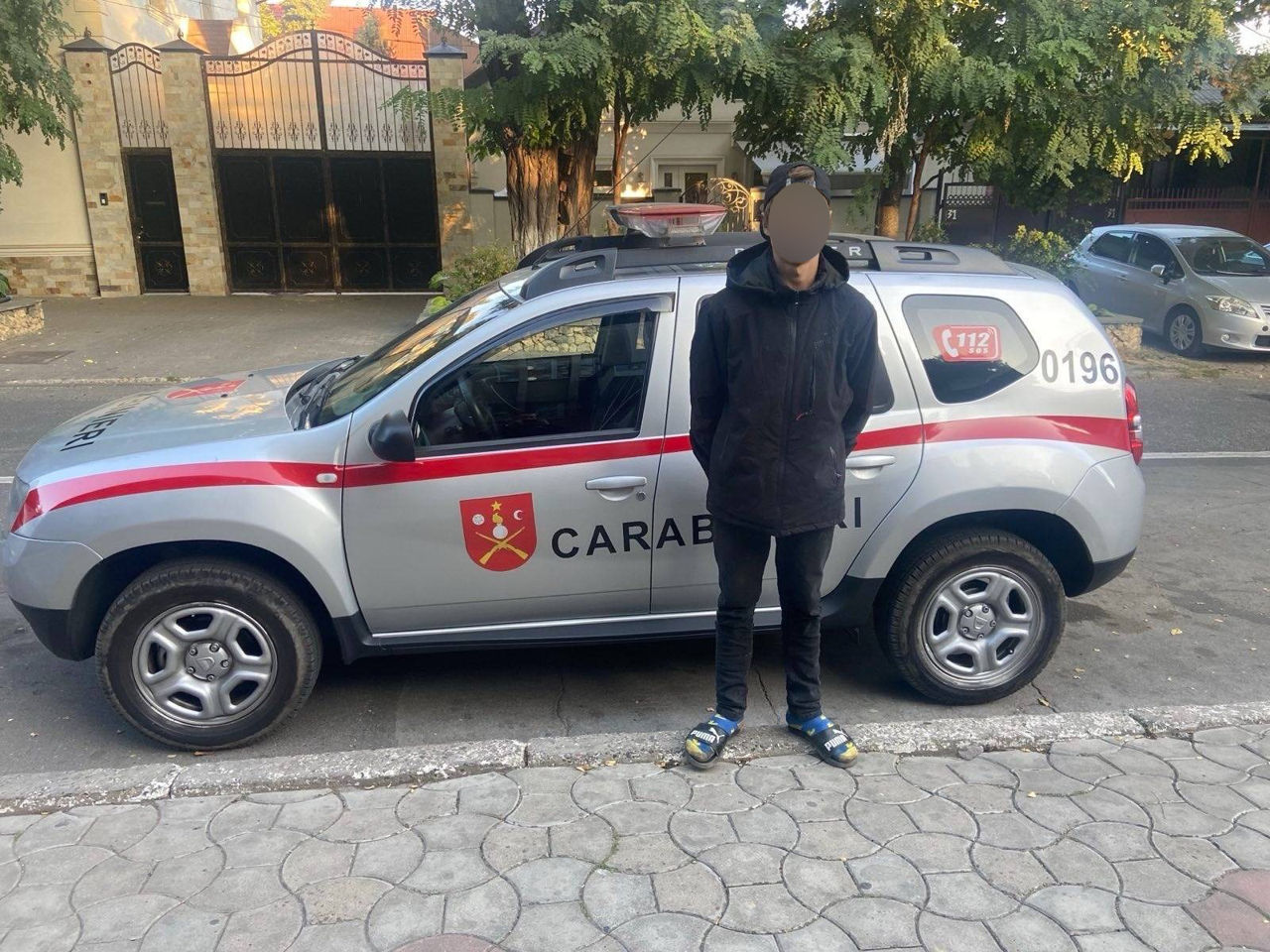 Карабинеры задержали 15-летнего подростка, разыскиваемого за кражу.