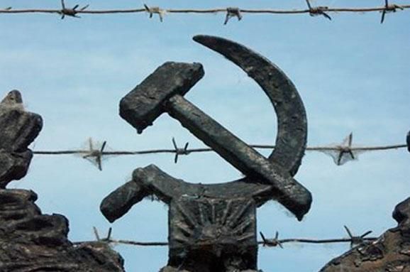 Законами запрещается советская символика.