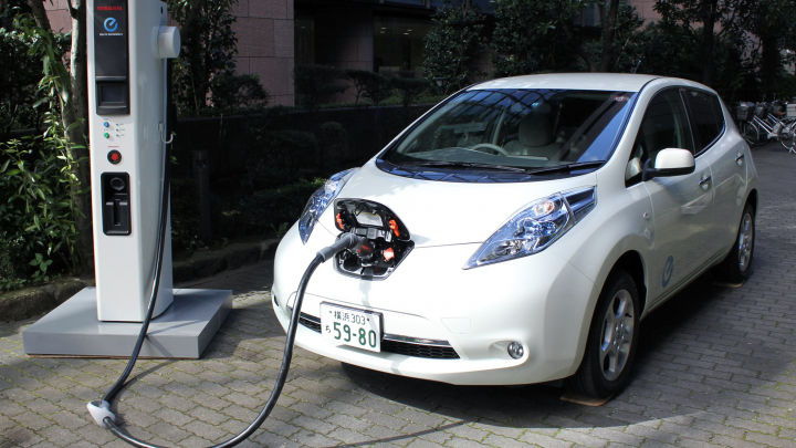 Încrederea consumatorilor în automobilele electrice va creşte rapid pe măsură ce preţurile bateriilor vor scădea, autonomia acestora va creşte.