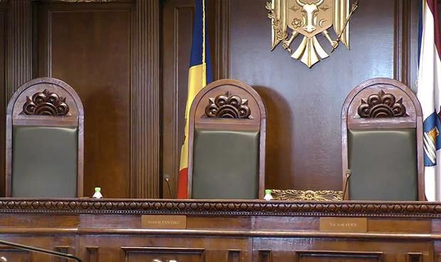 Judecat din cauza unei diplome false. Bărbatul a sesizat CC