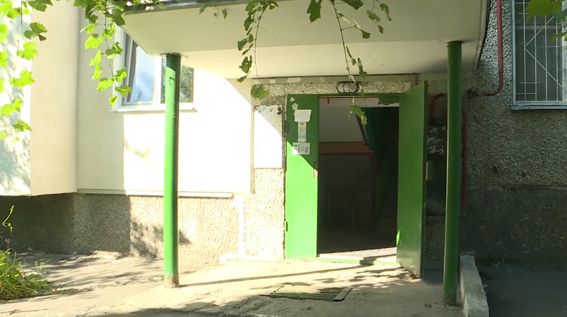 В больницу доставили и агрессора, и полицейского и пожилую соседку.