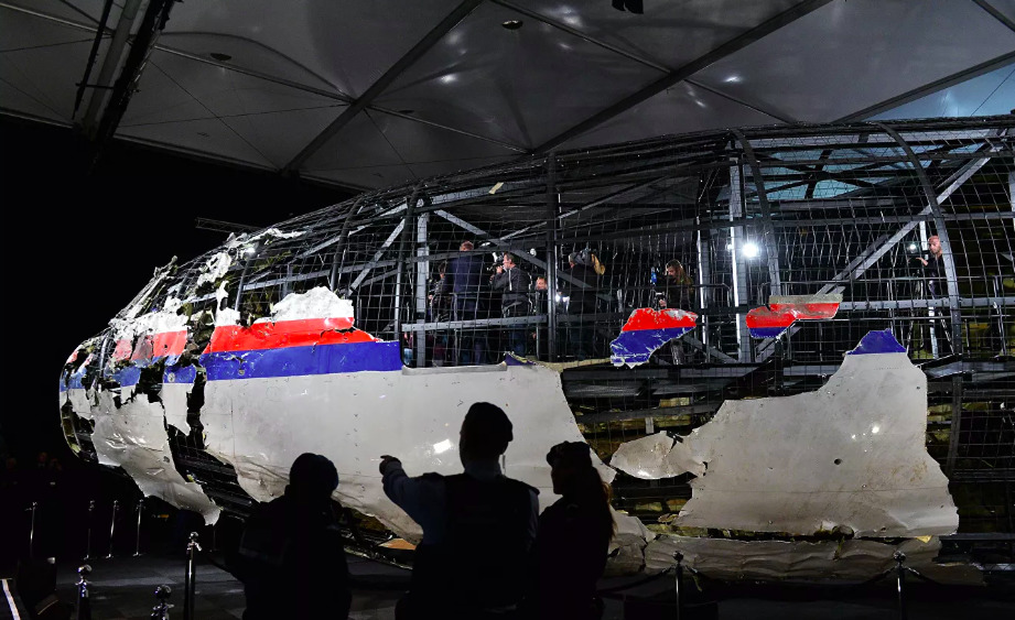 Суд в Нидерландах озвучил версию крушения рейса MH17.