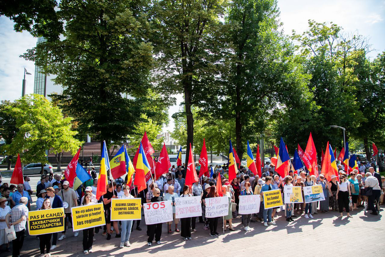 ПСРМ проводит протест у парламента: "Нас кусают цены!".