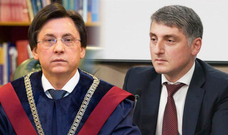 Харунжен не исключает, что глава КС ушел в отставку под давлением.