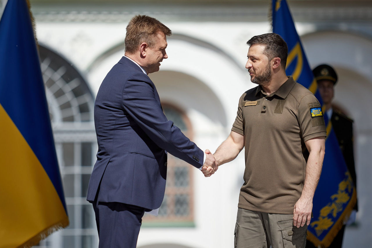 Президент Украины Владимир Зеленский принял верительные грамоты у посла Молдовы Валериу Киверя.